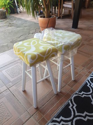 Taburetes blancos de cocina 4