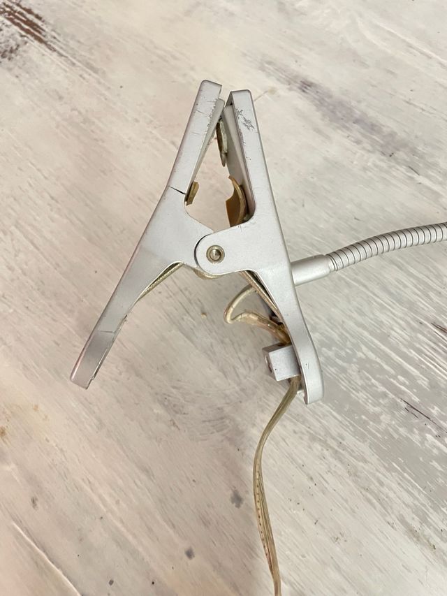 Lampara pinza lectura-metal