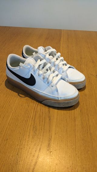 Zapatillas Nike blancas y negras, talla 36