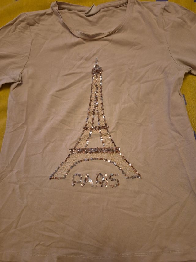 Dos Camisetas .una  París lentejuelas beige zara