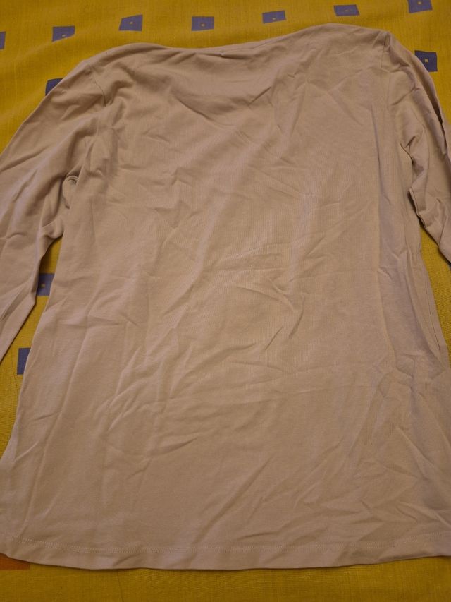 Dos Camisetas .una  París lentejuelas beige zara