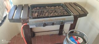 Barbacoa de 2 quemadores   Lleva piedras Volcánica