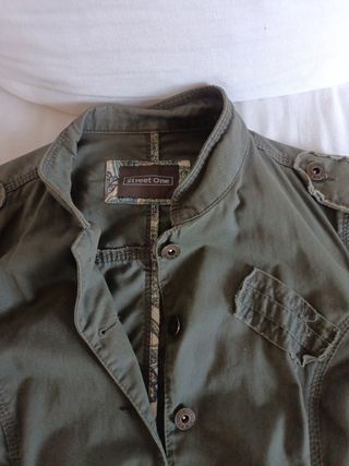 Chaqueta militar verde oliva