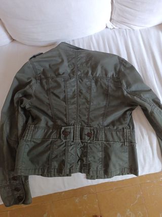 Chaqueta militar verde oliva