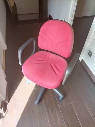 Silla oficina roja giratoria