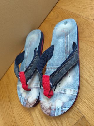 Chanclas Lois azules y rojas