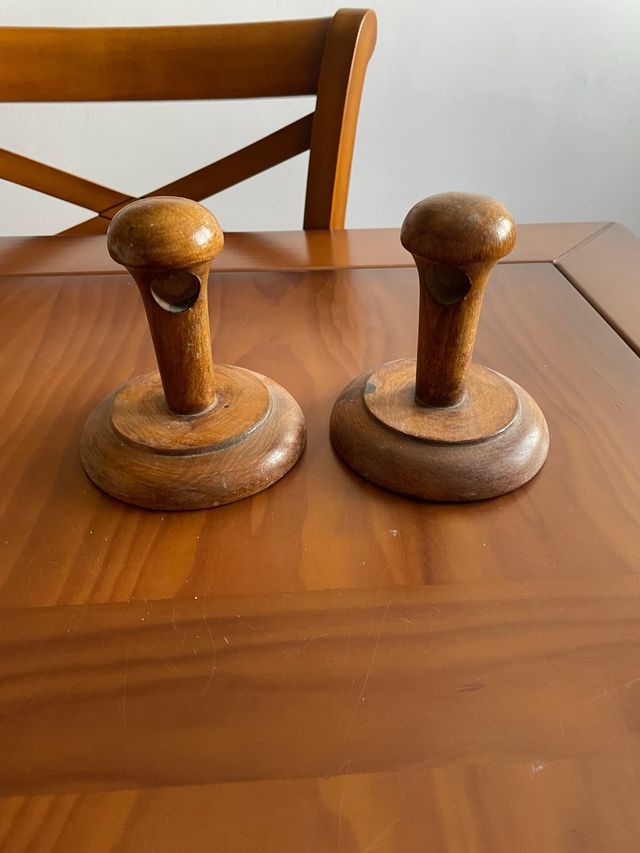 2 Soportes de madera para colgar