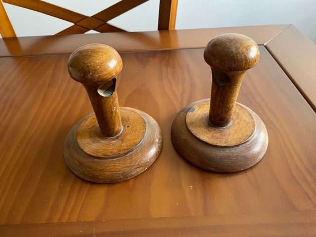 2 Soportes de madera para colgar