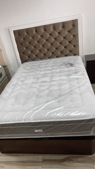 Canapé y Colchón Matrimonial