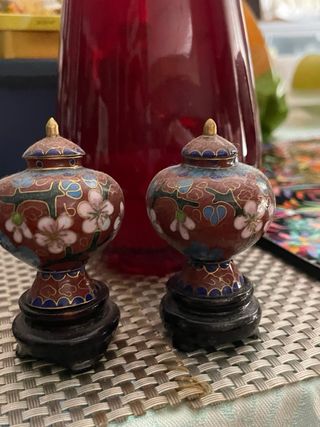 2 Jarrones Cloisonné + Huevo Chino