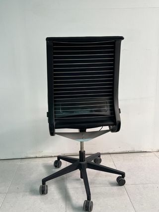 Silla oficina giratoria negra