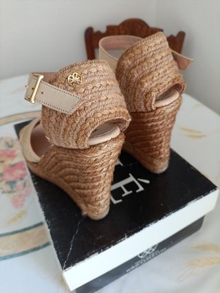 Alpargatas cuña Cuplé doradas
