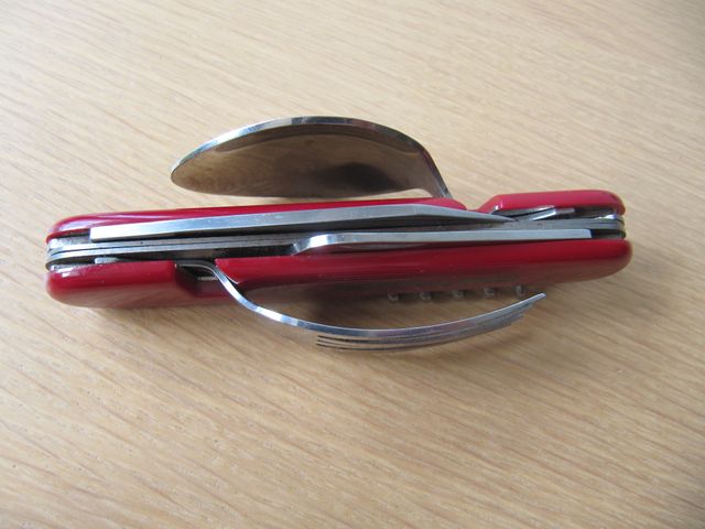 Cuchillo multiusos Northland rojo