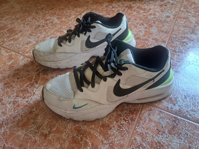 Zapatillas Nike blancas y negras talla 44
