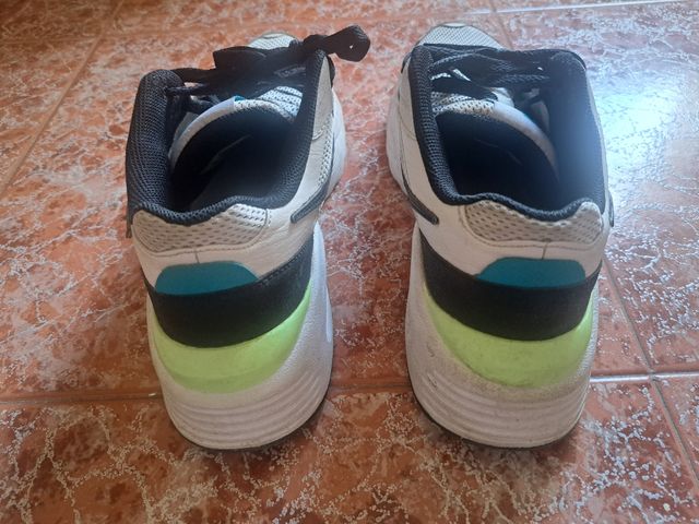 Zapatillas Nike blancas y negras talla 44