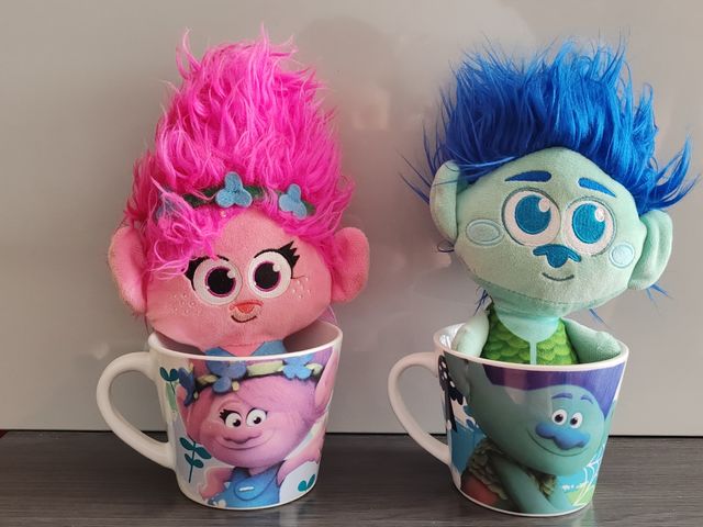 Tazas Trolls con muñecos