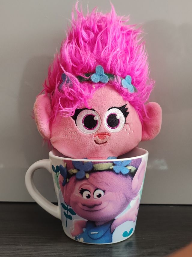 Tazas Trolls con muñecos