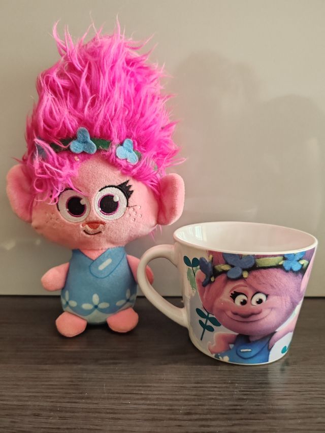 Tazas Trolls con muñecos
