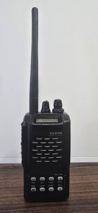YAESU VX-110: Walkie Talkie