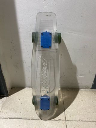 Monopatín transparente