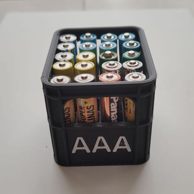 Caja cerveza Pilas AAA