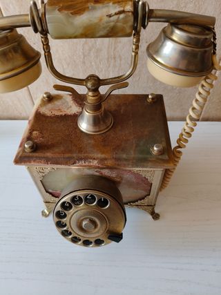Teléfono antiguo de mármol