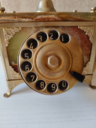 Teléfono antiguo de mármol
