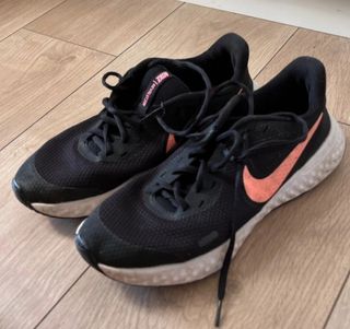 Zapatillas Nike negras y rosa