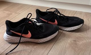 Zapatillas Nike negras y rosa