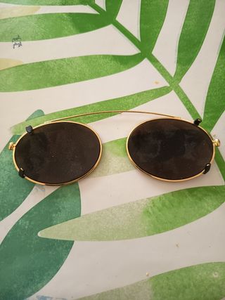 Gafas sol clip-on ovaladas doradas