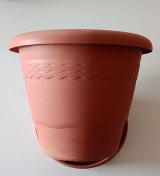 Tres macetas resistentes de buen material.