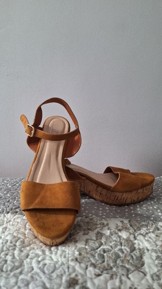 Cuñas verano marrón