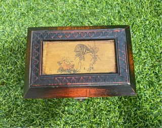 Caja vintage madera dorada