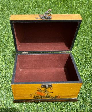 Caja vintage madera dorada