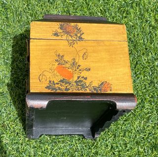 Caja vintage madera dorada