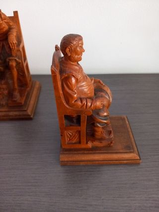 Sujeta libros madera tallados