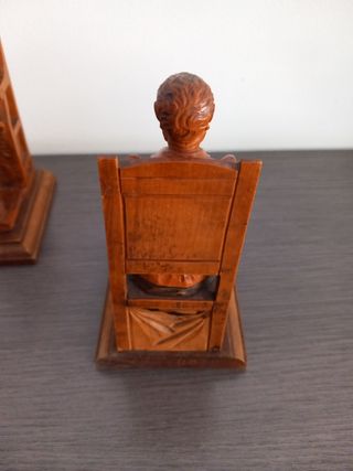 Sujeta libros madera tallados