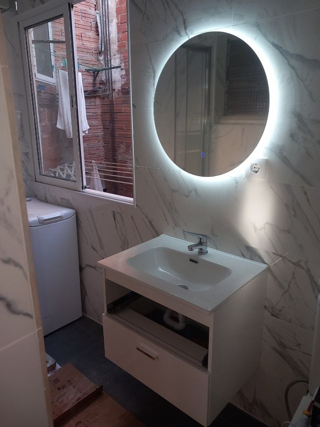 Fontanero profesional con boletin.