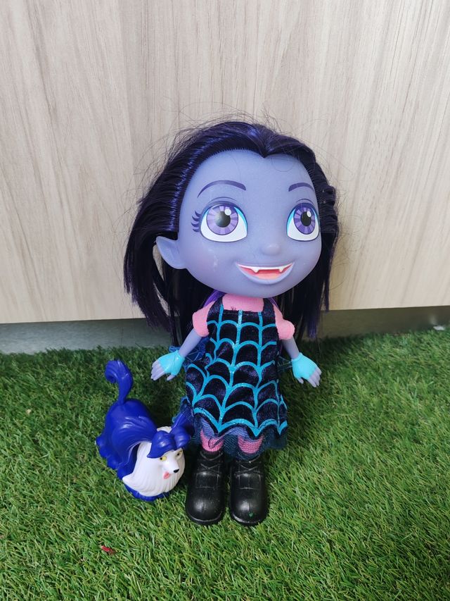 Muñeca Vanpiriña y cachorro
