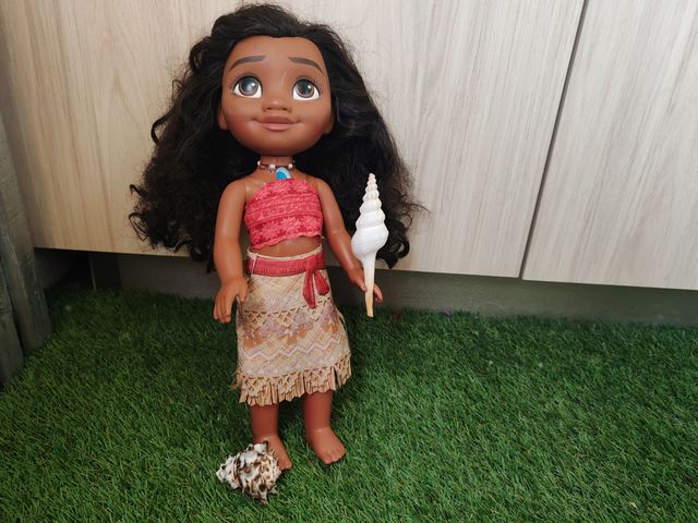 Muñeca Vaiana + 2 conchas