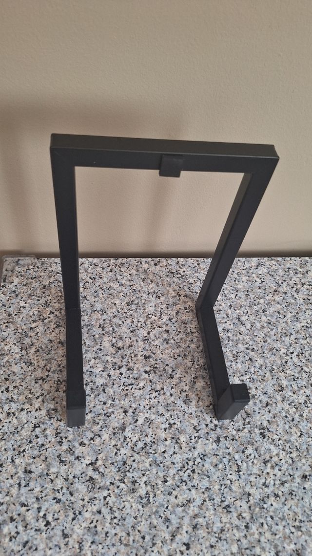 Supporto metallo nero per oggetti