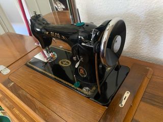 Máquina de Coser Alfa Antigua