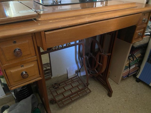 Máquina de Coser Alfa Antigua