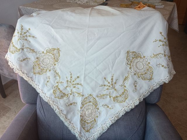 Manteletera bordada - Blanco/Dorado
