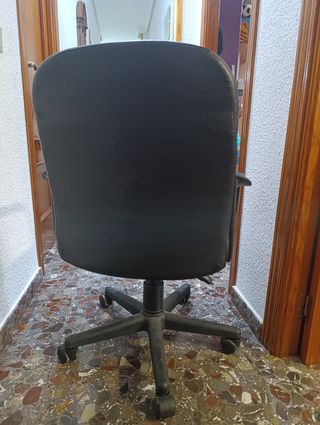 Silla escritorio negra - piel sintética