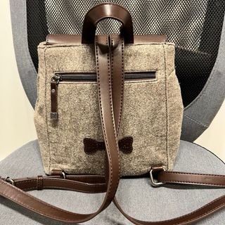 Mochila pequeña beige y marrón