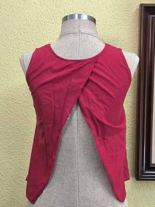Blusa roja bordada