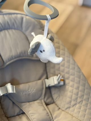 Silla mecedora bebé YUMBOT. con  Mando a distancia