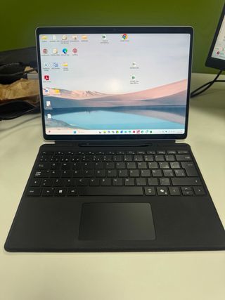 Microsoft Surface Pro 11 PC+ Copilot