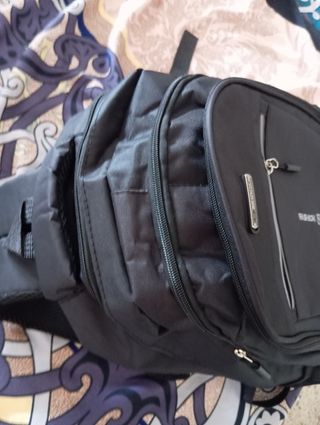 Mochila deportiva negra